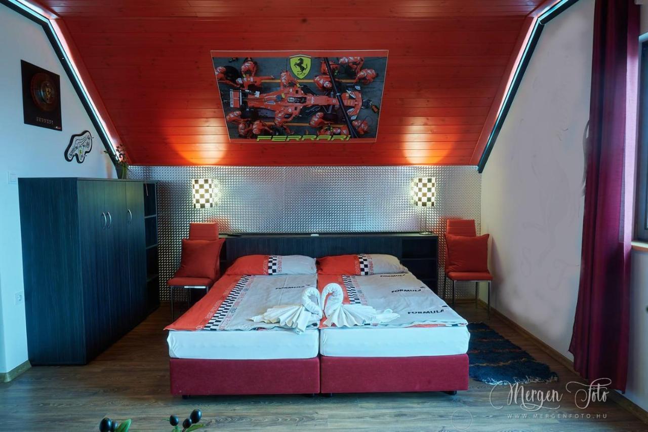 Kamaras Ring House Bed & Breakfast Mogyorod Exterior photo