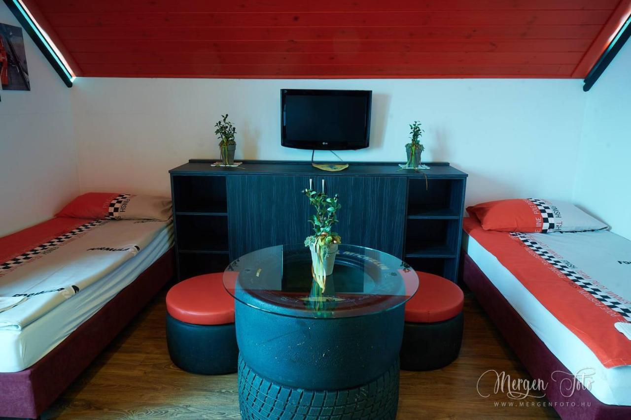 Kamaras Ring House Bed & Breakfast Mogyorod Exterior photo