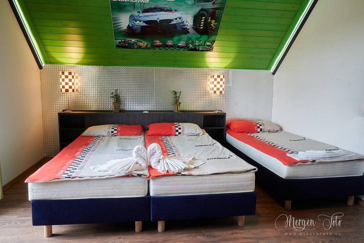 Kamaras Ring House Bed & Breakfast Mogyorod Exterior photo