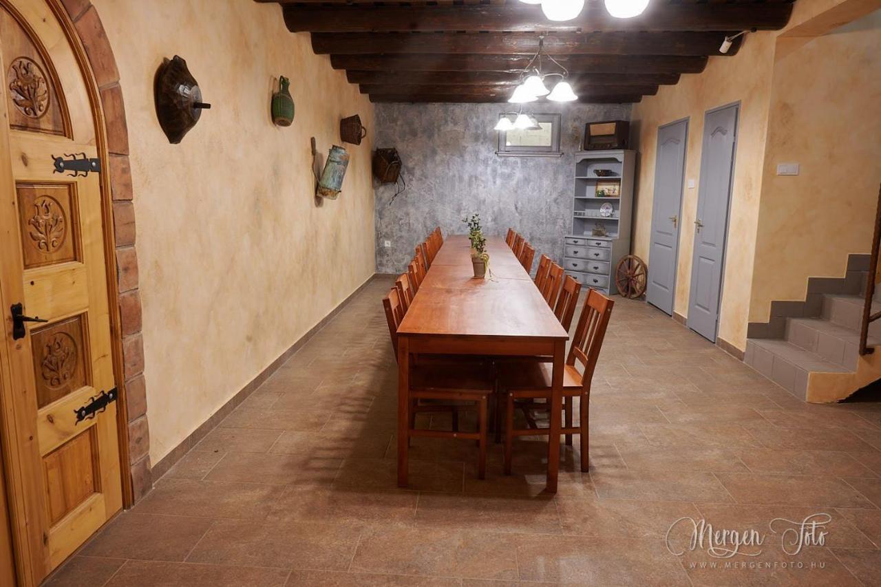 Kamaras Ring House Bed & Breakfast Mogyorod Exterior photo