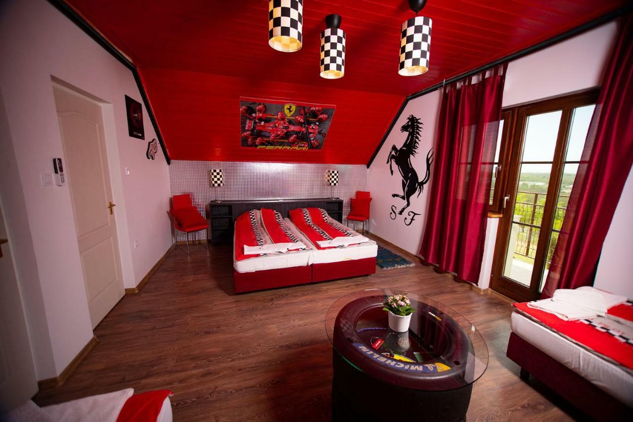 Kamaras Ring House Bed & Breakfast Mogyorod Exterior photo