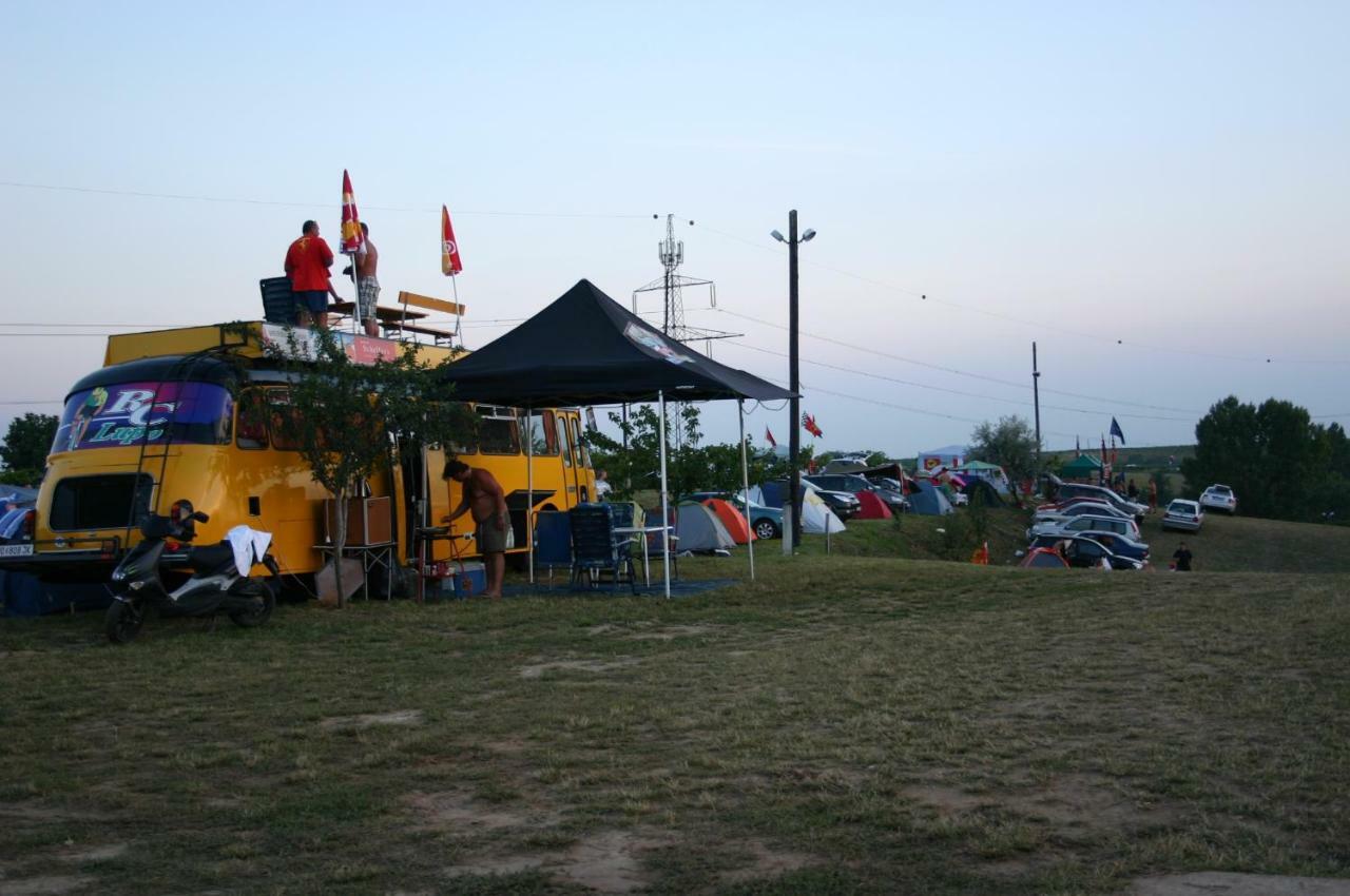 Kamaras Ring House Bed & Breakfast Mogyorod Exterior photo
